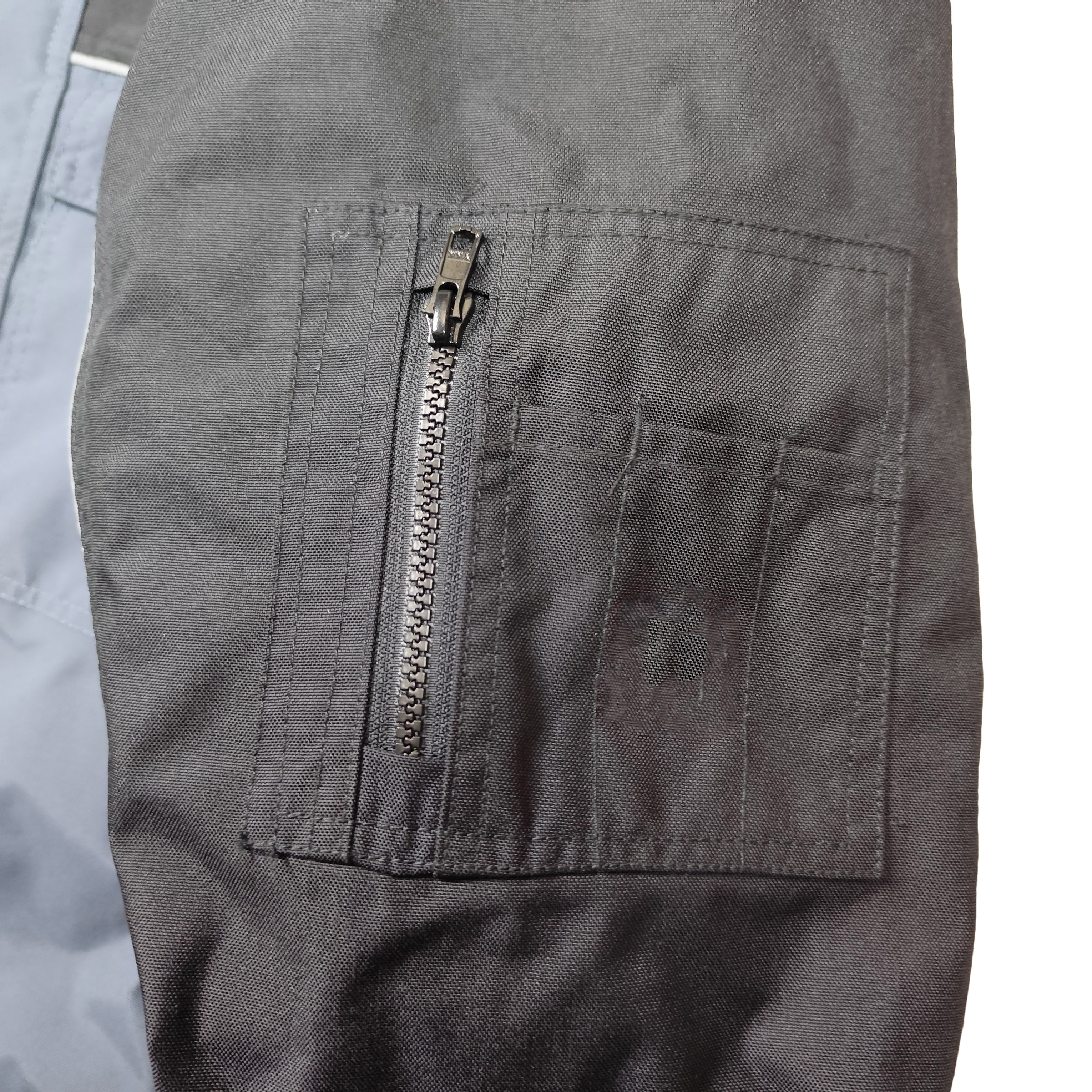 Utility workwear detail view 4